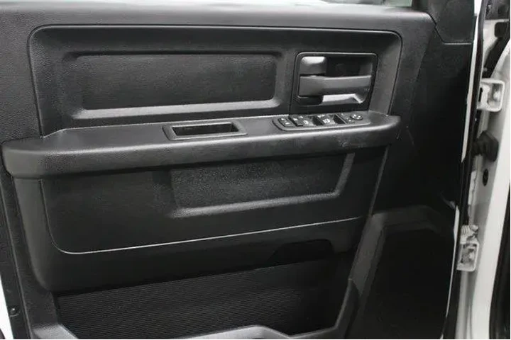 $29938 : Ram 1500 Classic 2022 4x2 Tr image 3