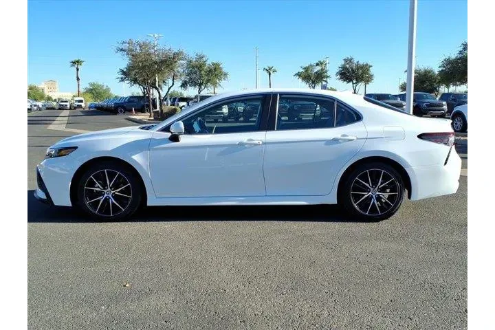 $24399 : Toyota Camry 2024 SE 4dr Sed image 2