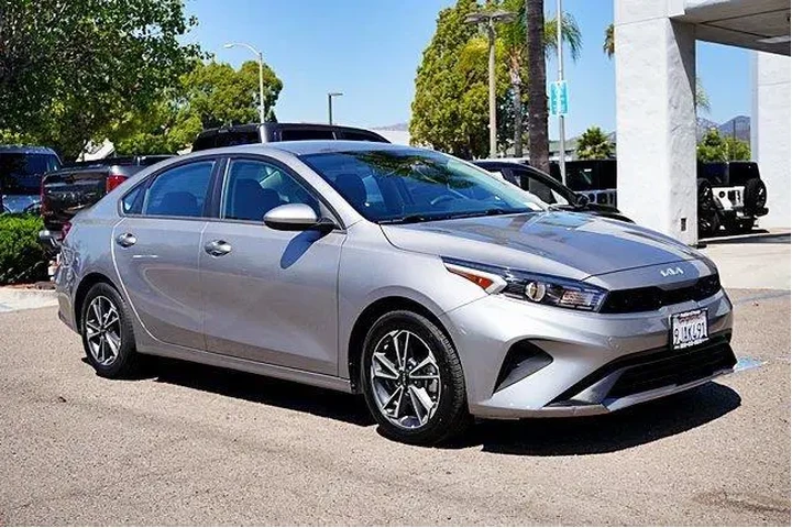 $16290 : Kia Forte 2023 LX 4dr Sedan image 6