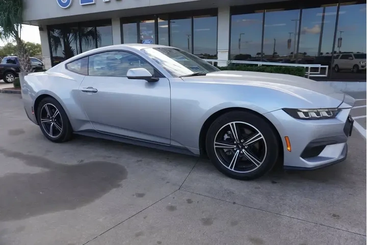 $31988 : Ford Mustang 2024 EcoBoost P image 2