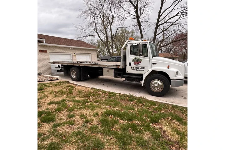Picazo Towing LLC image 2