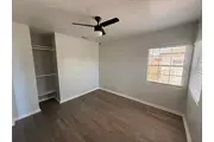 $1800 : UTILITIES INCLUDED/South Gate image 3