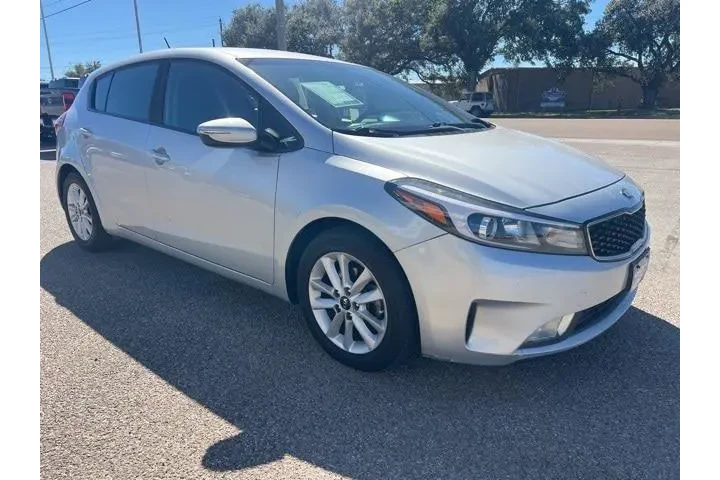 $11995 : Kia Forte5 2017 LX 4dr Hatch image 4
