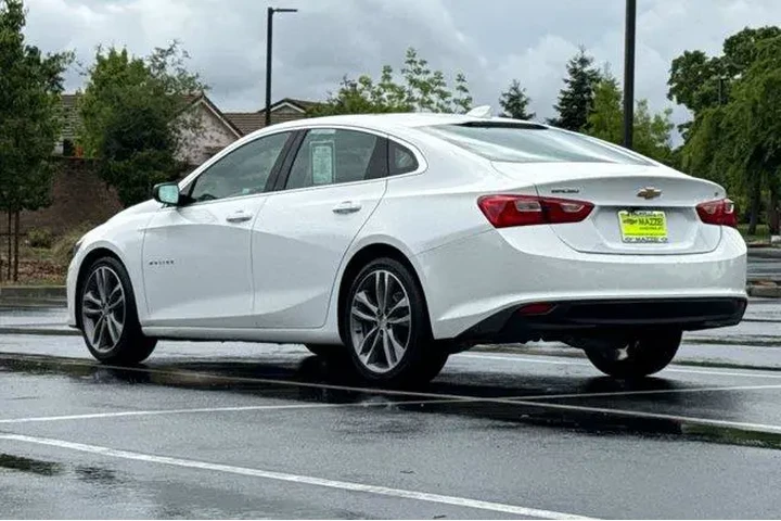 $16351 : Chevrolet Malibu 2023 LT 4dr image 3