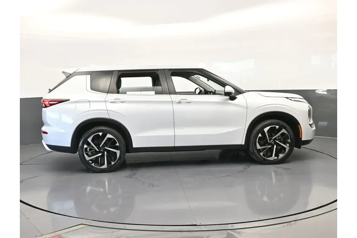 $20991 : Mitsubishi Outlander 2023 ES image 7