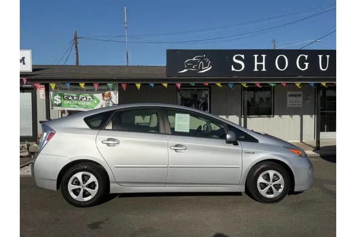 $12995 : 2014 Prius Three image 8