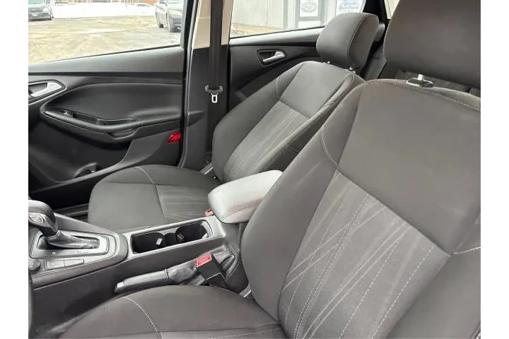 $11840 : Ford Focus 2018 SE 4dr Sedan image 9