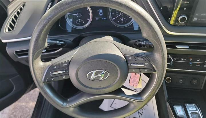 $20050 : 2022 HYUNDAI SONATA image 10