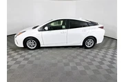 $18999 : Toyota Prius 2017 Two 4dr Ha thumbnail