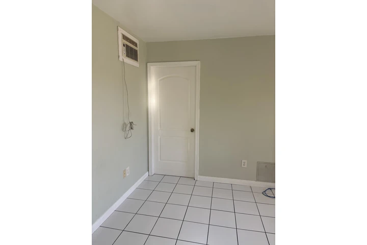 $1400 : Estudio de renta image 3