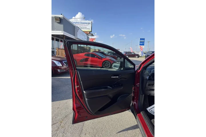 $11500 : 2018 C-HR XLE Premium image 9