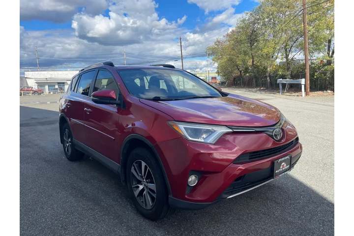 2017 RAV4 XLE AWD image 9