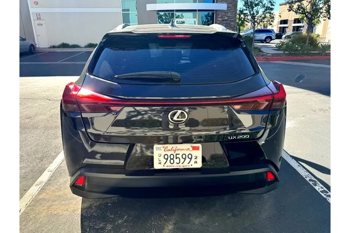 2019 UX 200 Base 4D SUV FWD image 3