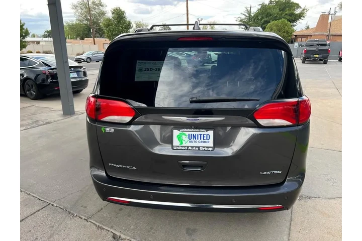 2019 Pacifica Limited image 6