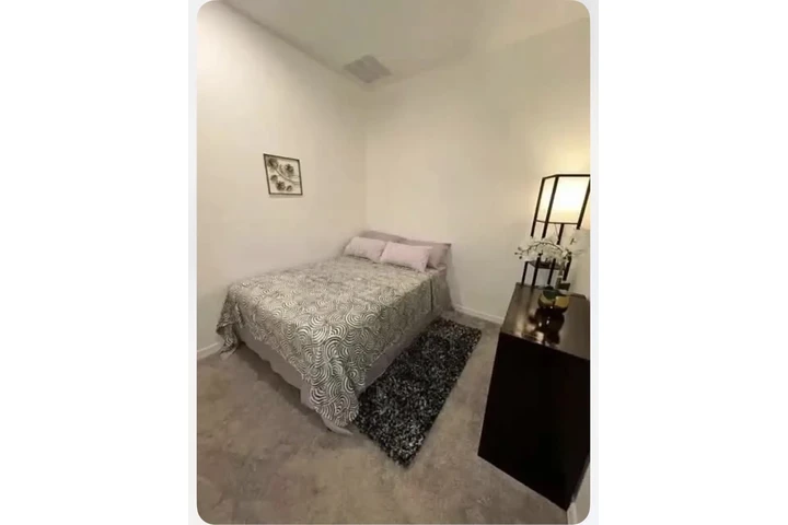 $650 : Habitación en alquiler image 1