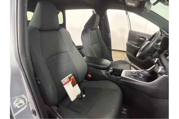 $31001 : Gold Certified2023 RAV4 HYBRI image 6