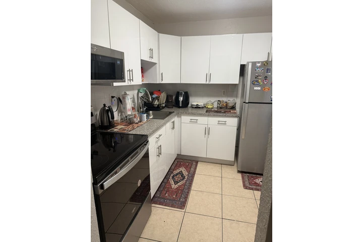 $950 : Habitación en Fountanbleau Blv image 6