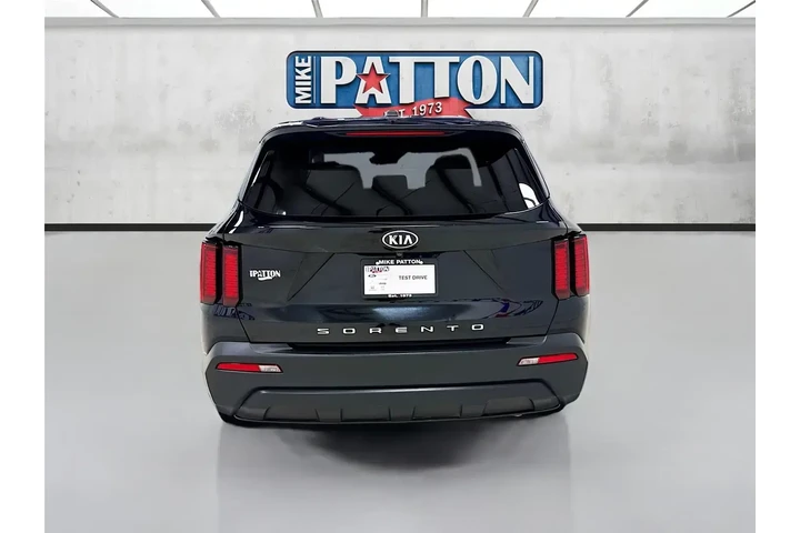 $17391 : Kia Sorento 2021 LX 4dr SUV image 1