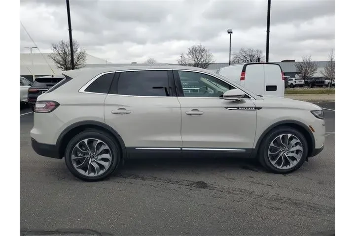 $34988 : Lincoln Nautilus 2022 AWD Re image 9