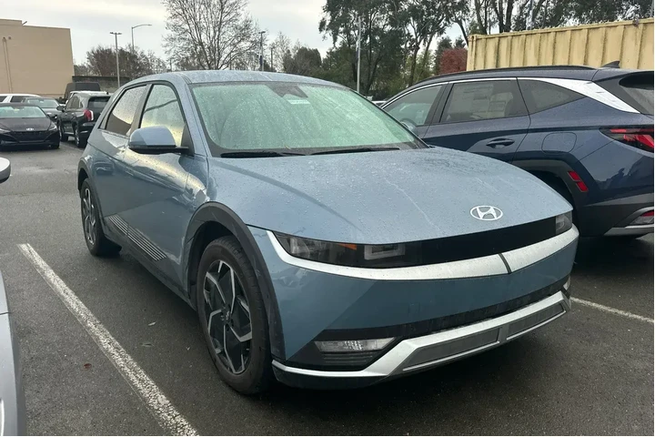 $25990 : Hyundai IONIQ 5 2024 AWD SEL image 2