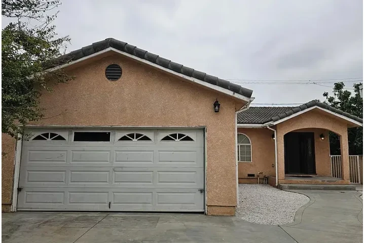 $1999 : Paramount. With approximately image 1