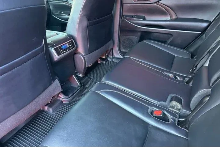 $27500 : Toyota Highlander Hybrid 201 image 7