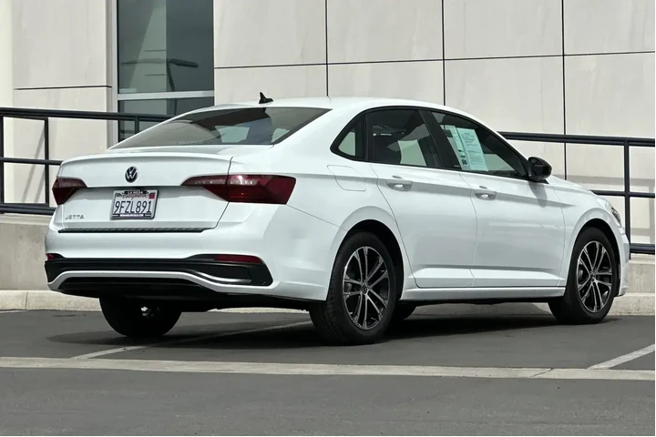 $20900 : Volkswagen Jetta 2023 Sport image 3