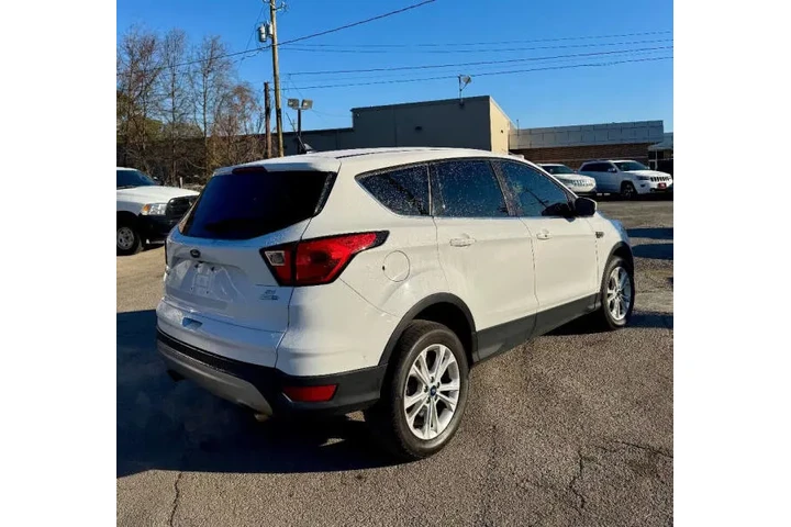 $9500 : 2019 Escape SE image 9