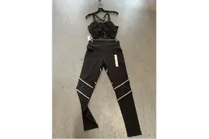 $3 : Remate dé ropa nueva image 10