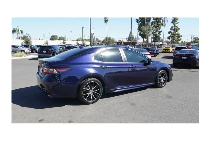 $22500 : 2022 Camry SE Sedan 4D image 6