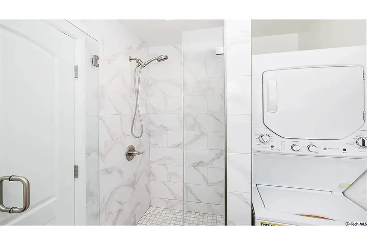 $1357 : 1BA/1BA near Burbank Mall. image 7