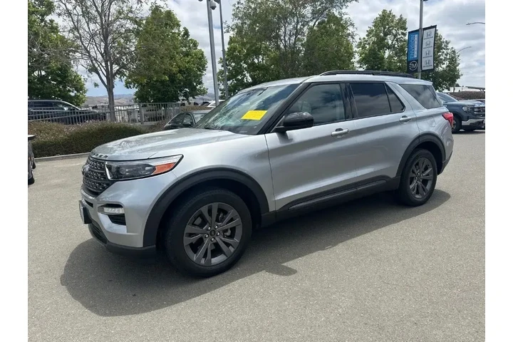 $29991 : Ford Explorer 2023 AWD XLT 4 image 3