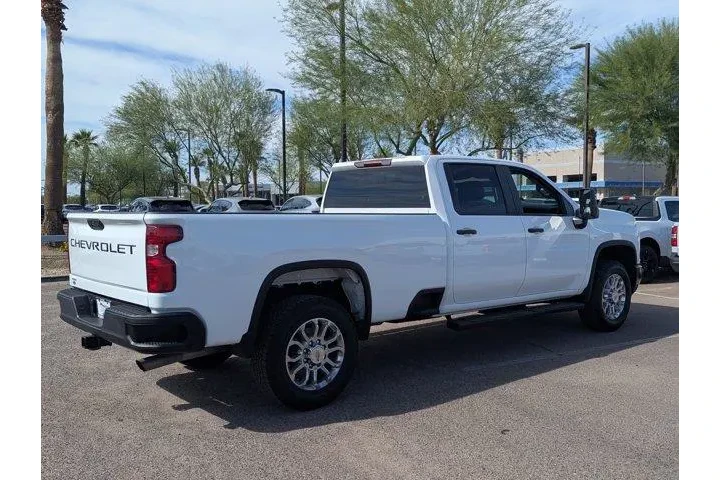Chevrolet Silverado 2500HD 2 image 8