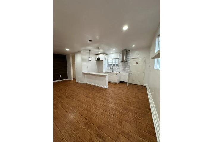 $1600 : Estudio Moderno en Los Angeles image 3