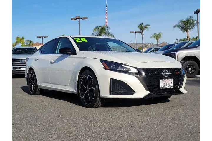 $21743 : Nissan Altima 2024 2.5 SR 4d image 2