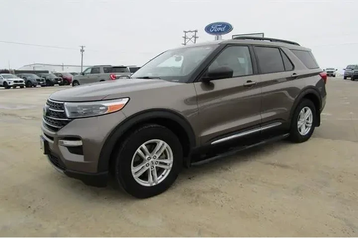 $23950 : Ford Explorer 2021 AWD XLT 4 image 1