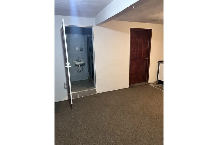 $4700 : Departamento pequeño en Azcapo image 7