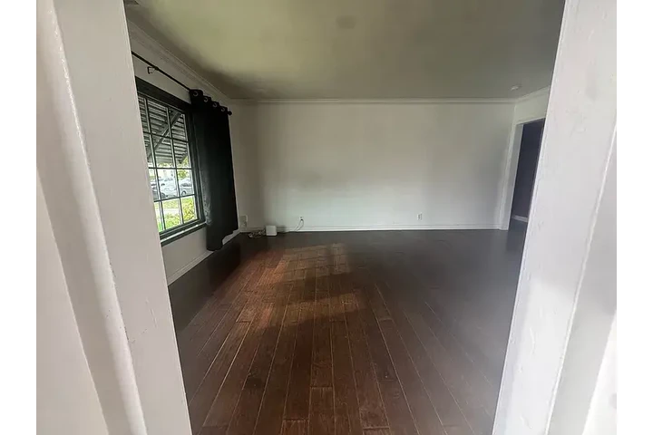 $800 : Beautifully refreshed 2-bedroo image 2