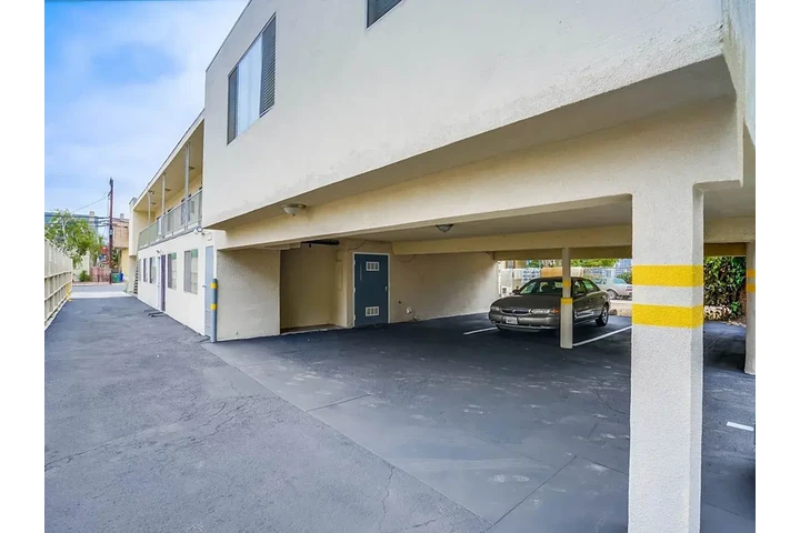$1800 : Apartment Building image 1