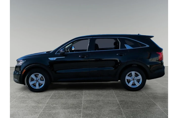 $27538 : Kia Sorento 2023 LX 4dr SUV image 2