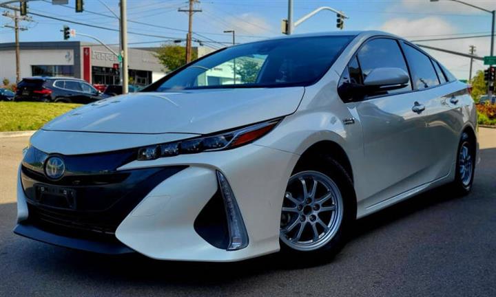 $19950 : 2020 Prius Prime XLE image 2