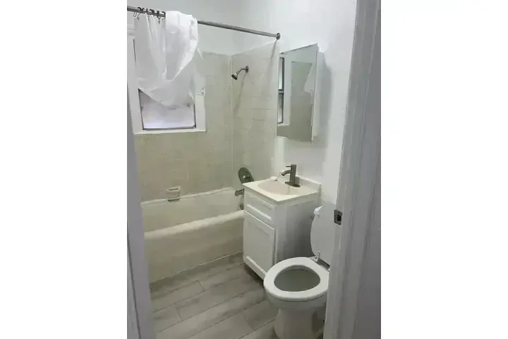 GLENDALE APARTMENT image 6