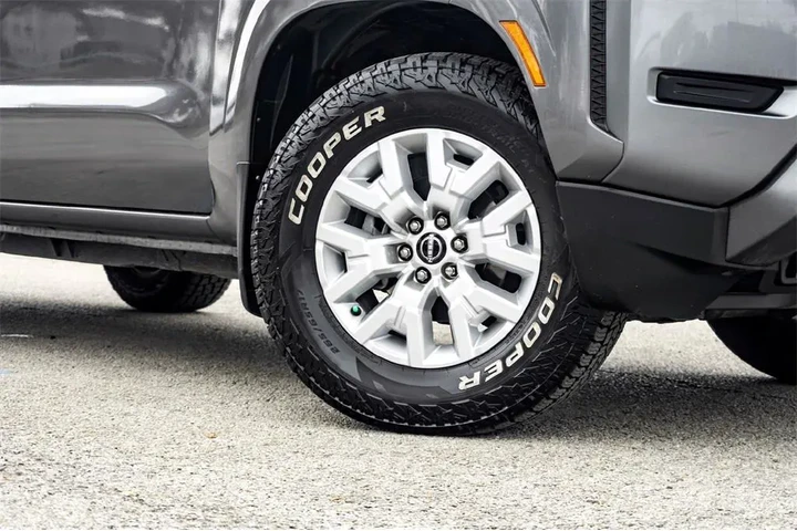 $28991 : Nissan Frontier 2022 4x4 SV image 2