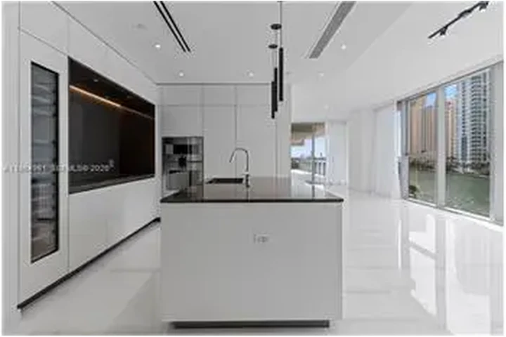 $16500 : Rental property with 2 bedro image 2