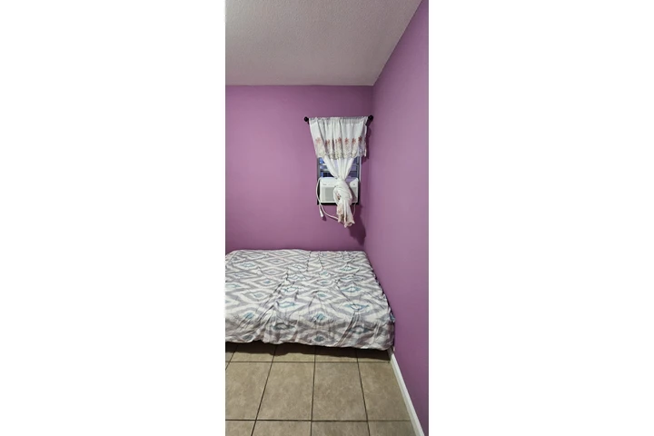 $725 : Cuarto Disponible image 2