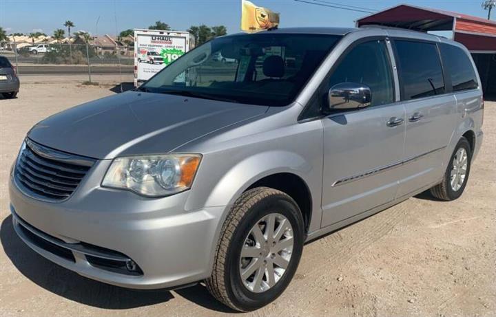 $6997 : Chrysler Town and Country Tou image 5