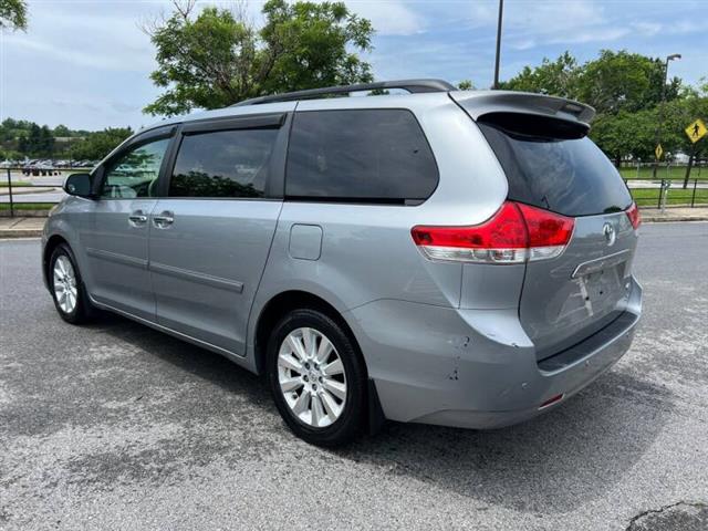 $14500 : 2013 Sienna XLE 7-Passenger image 8