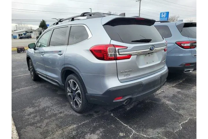 $30721 : Subaru Ascent 2023 AWD Limit image 6