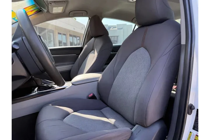 2020 Camry LE image 7