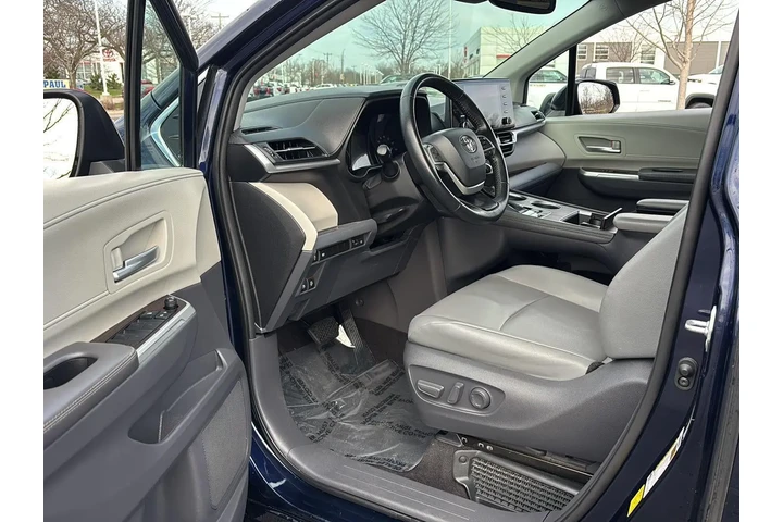 $32447 : Silver Certified 2021 Sienna image 2